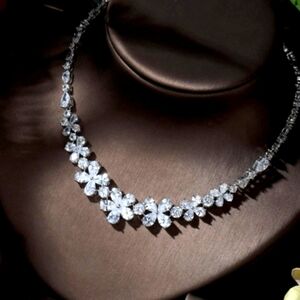 CZ daisy gala necklace 14k white gold 🆕